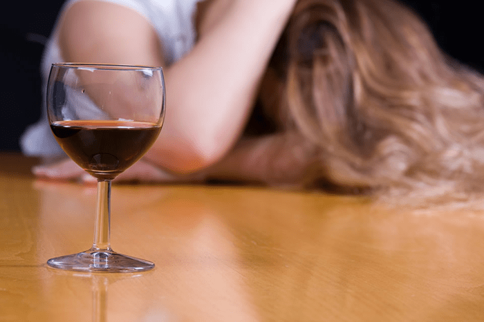 En este momento estás viendo Las mujeres piden más ayuda por alcohol que los hombres