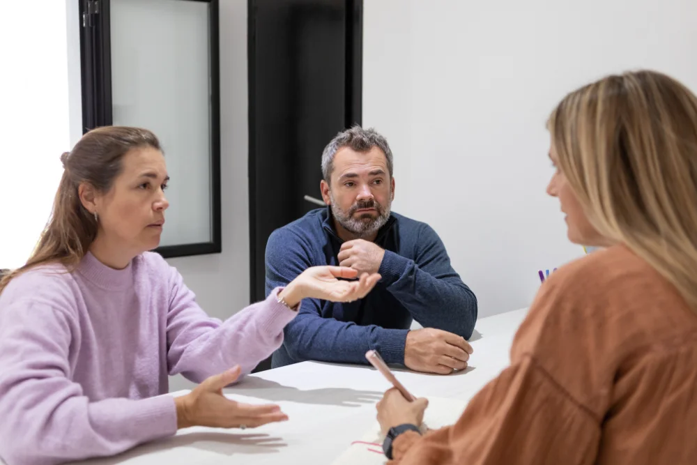 En este momento estás viendo Centro de adicciones en Granada: cómo actuar cuando un familiar no quiere dejar el consumo