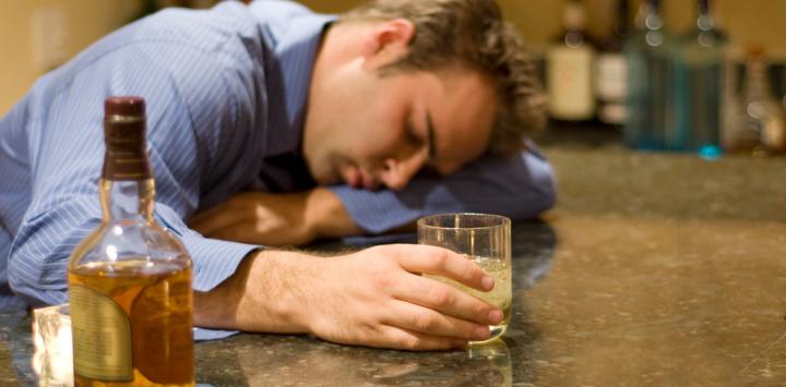 En este momento estás viendo Cómo saber si una persona tiene problemas con el alcohol