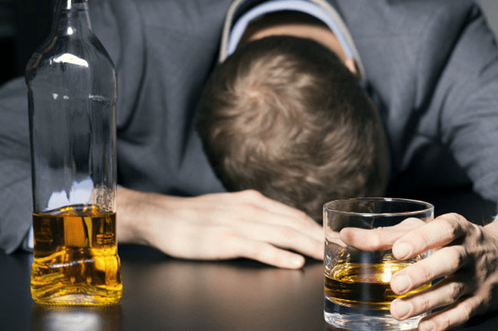 En este momento estás viendo Tipos de alcoholismo y trastornos asociados