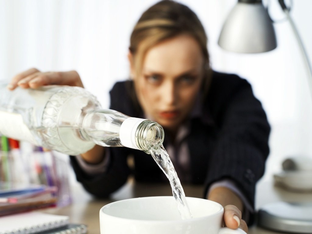 En este momento estás viendo Cuidado con la ebriorexia, la peligrosa dieta del alcohol