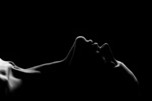 Lee más sobre el artículo Más allá de la abstinencia: sexualidad, emociones y recuperación real