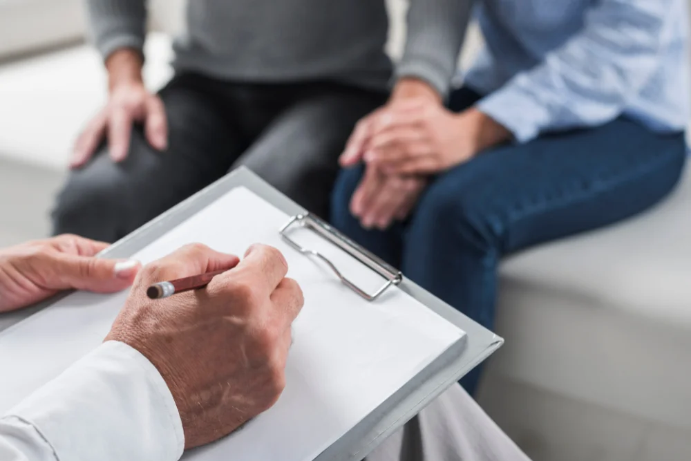 En este momento estás viendo Tratamiento ambulatorio vs ingreso en adicciones: diferencias reales y cómo elegir