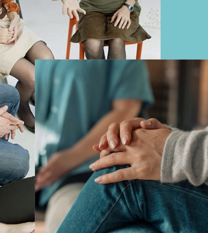 Personas sentadas en círculo durante una sesión de terapia de grupo en la fase de deshabituación de un tratamiento de adicciones